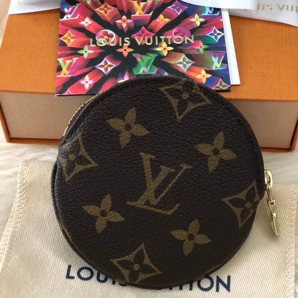 *SOLD* New Louis Vuitton Xmas Animation Round Coin - Picture 3 of 6